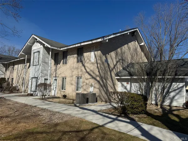 $199,990 | 26 Redwood Court, Unit R26, Coram, NY 11727