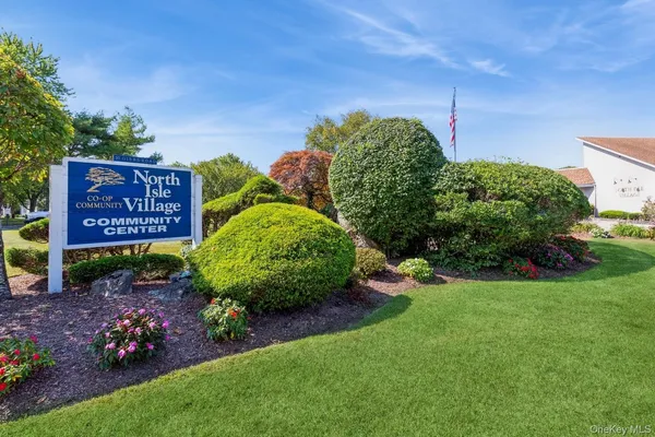 $199,990 | 26 Redwood Court, Unit R26, Coram, NY 11727
