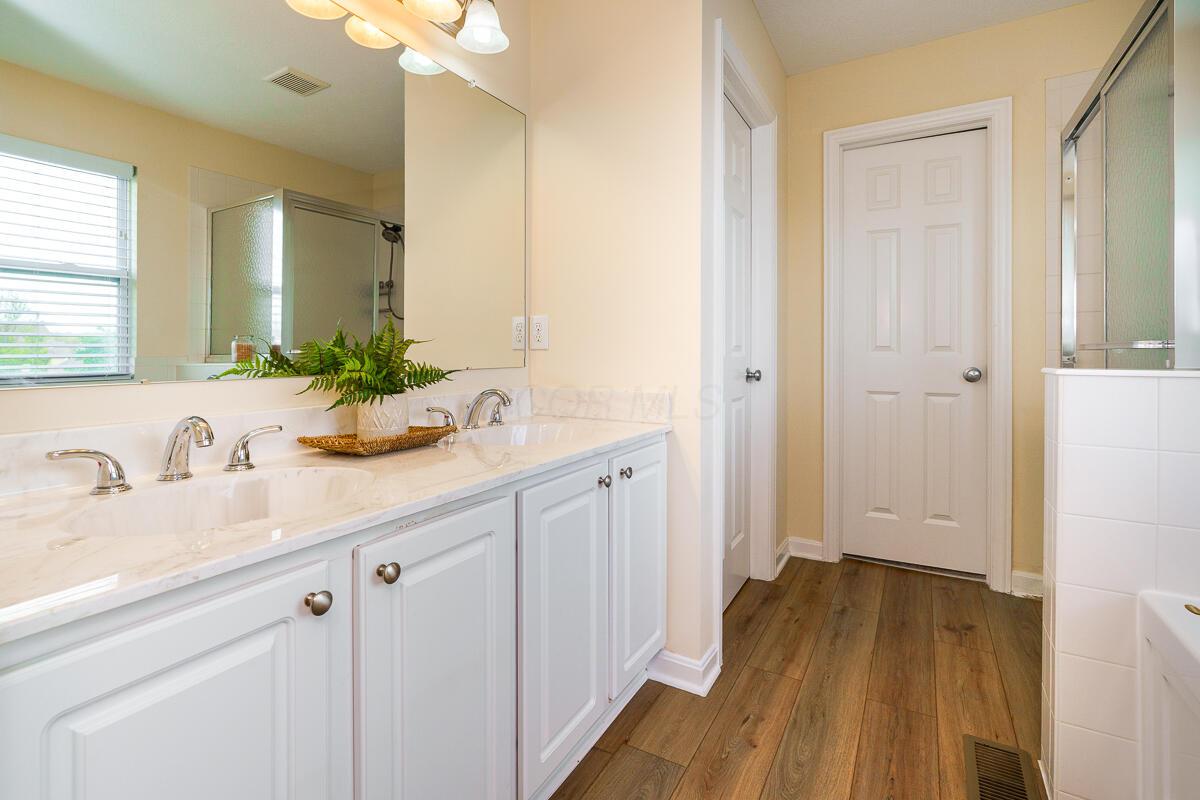 5851 Myrick Road Dublin, OH 43016 - Photo 23 of 37 owner's bath
