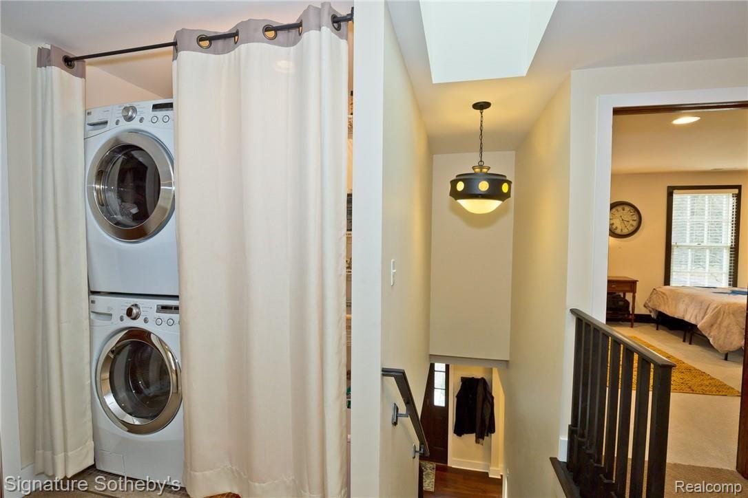 32370 Lahser Road Franklin, MI 48025 - Photo 34 of 40 Upstairs Laundry