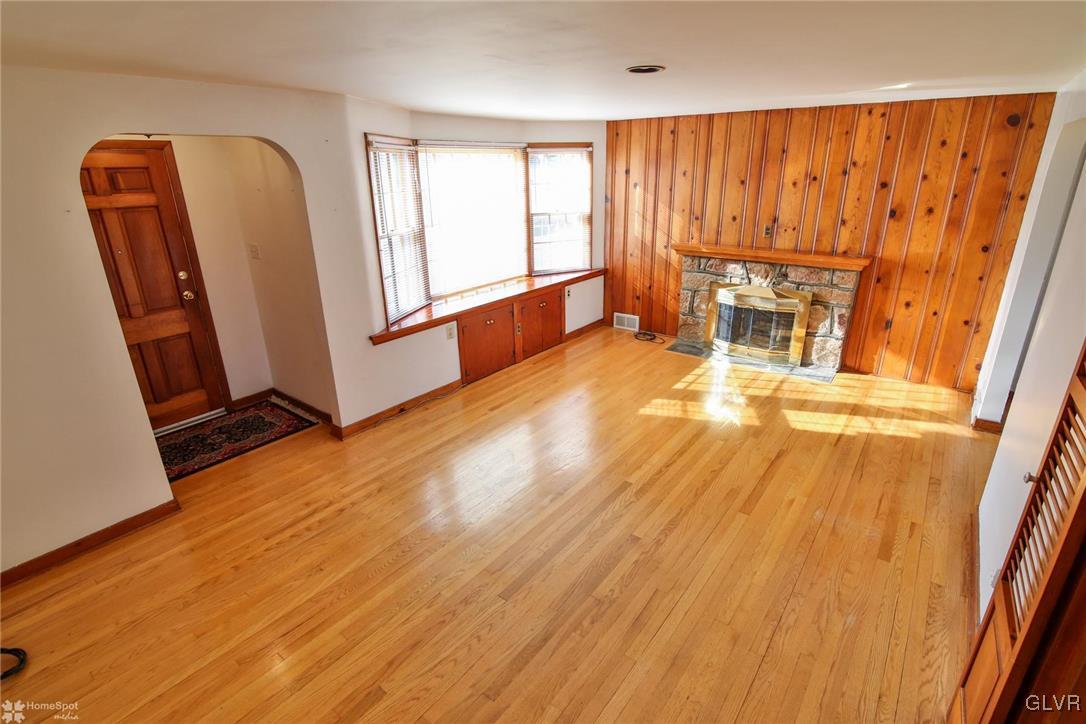 2722 Whitewood Road Bethlehem, PA 18017 - Photo 3 of 18 Gallery Image 3