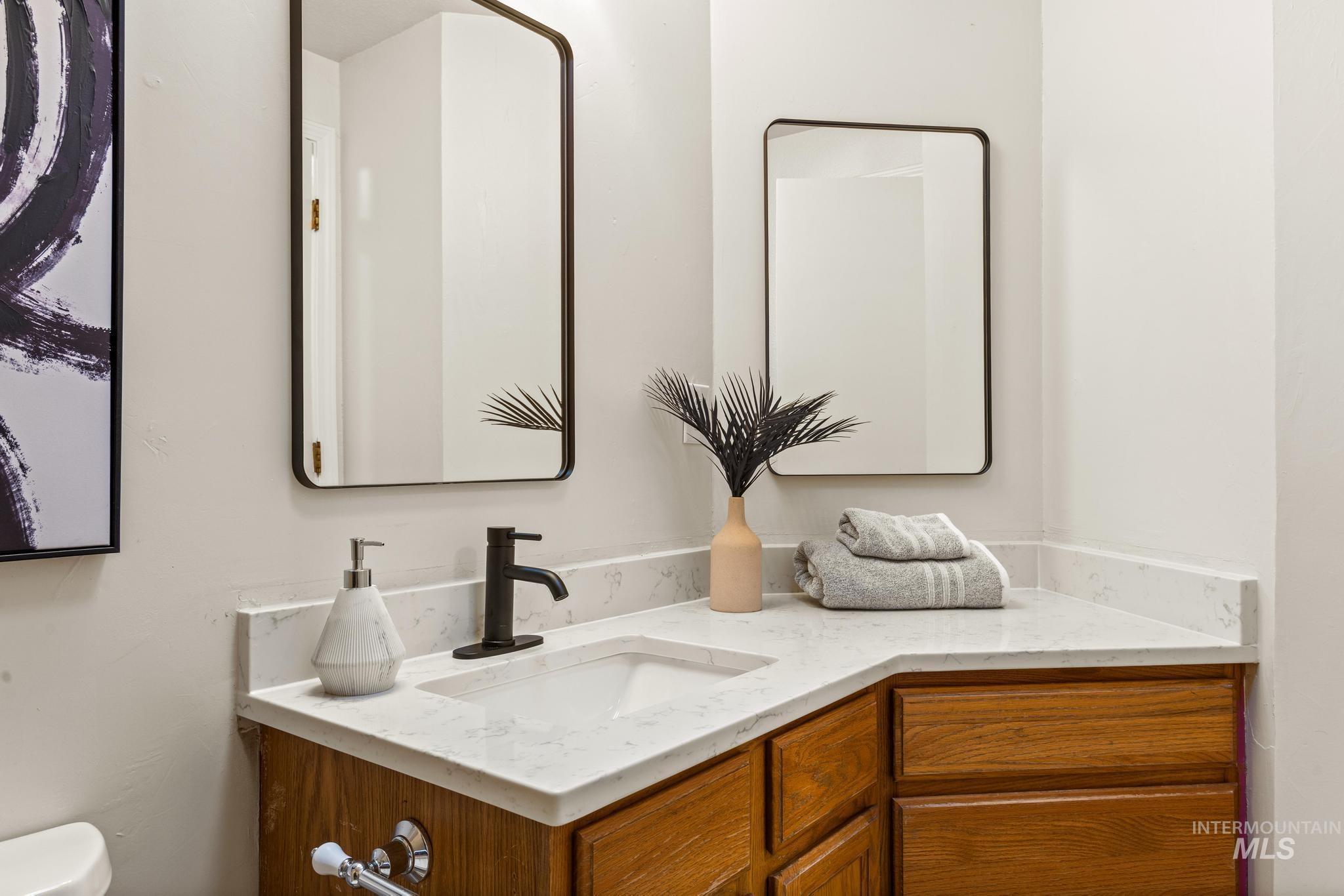 4745 North Oxbow Place Boise, ID 83713 - Photo 29 of 38 Bathroom with vanity