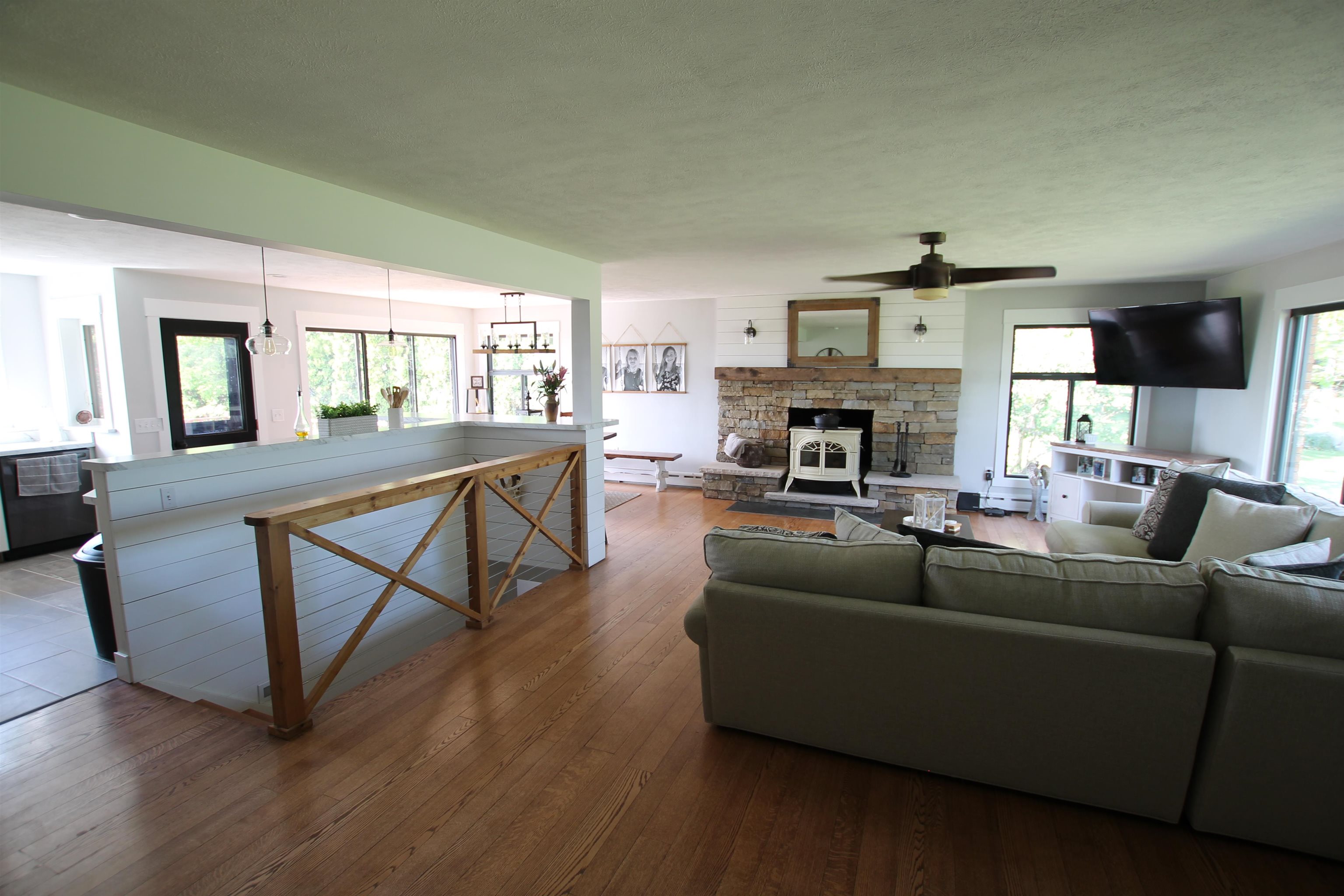 5851 Barnard Road Charlevoix, MI 49720 - Photo 5 of 25 1901037-4.JPG