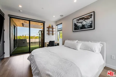 $1,599,000 | 4425 North Studio Place, Studio City, CA 91602