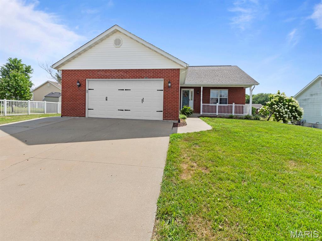 1108 Oakwood Lane Waterloo, IL 62298 - Photo 1 of 40