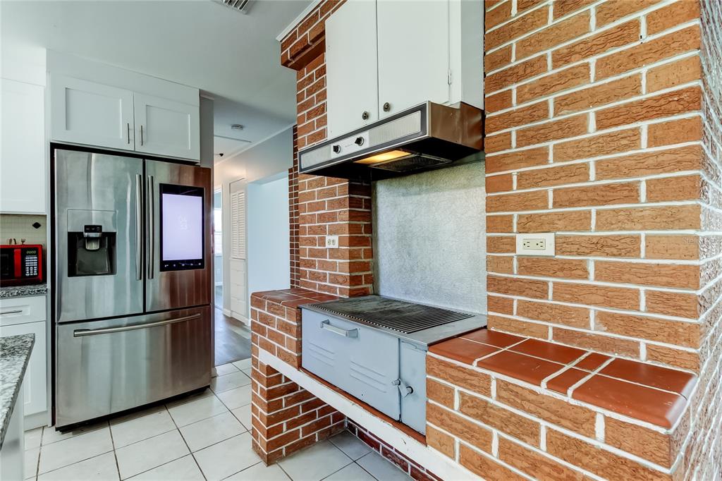 4412 Carlyle Road Tampa, FL 33615 - Photo 9 of 49 Kitchen