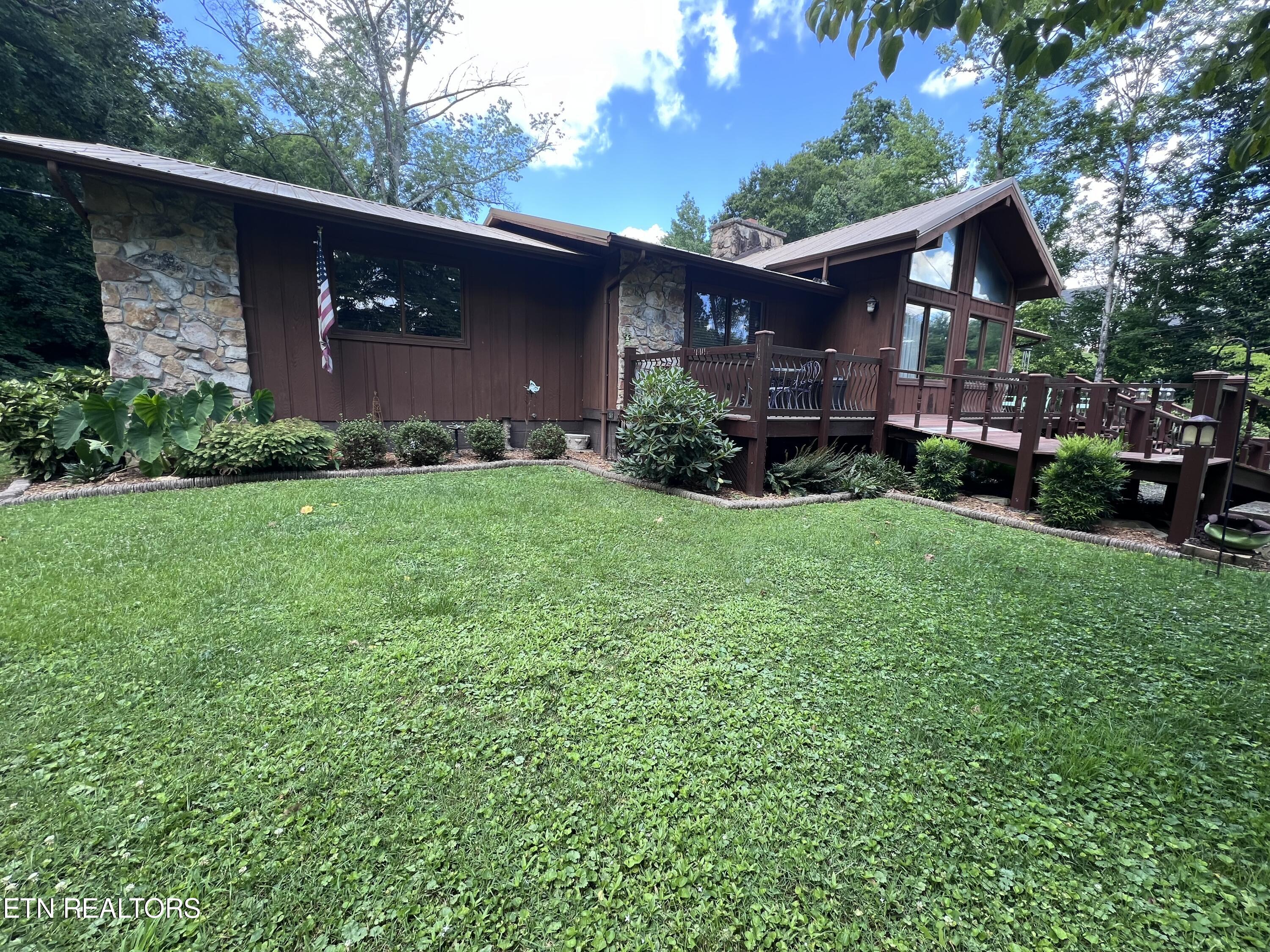 500 Englewood Road Middlesboro, KY 40965 - Photo 3 of 12 IMG_1334