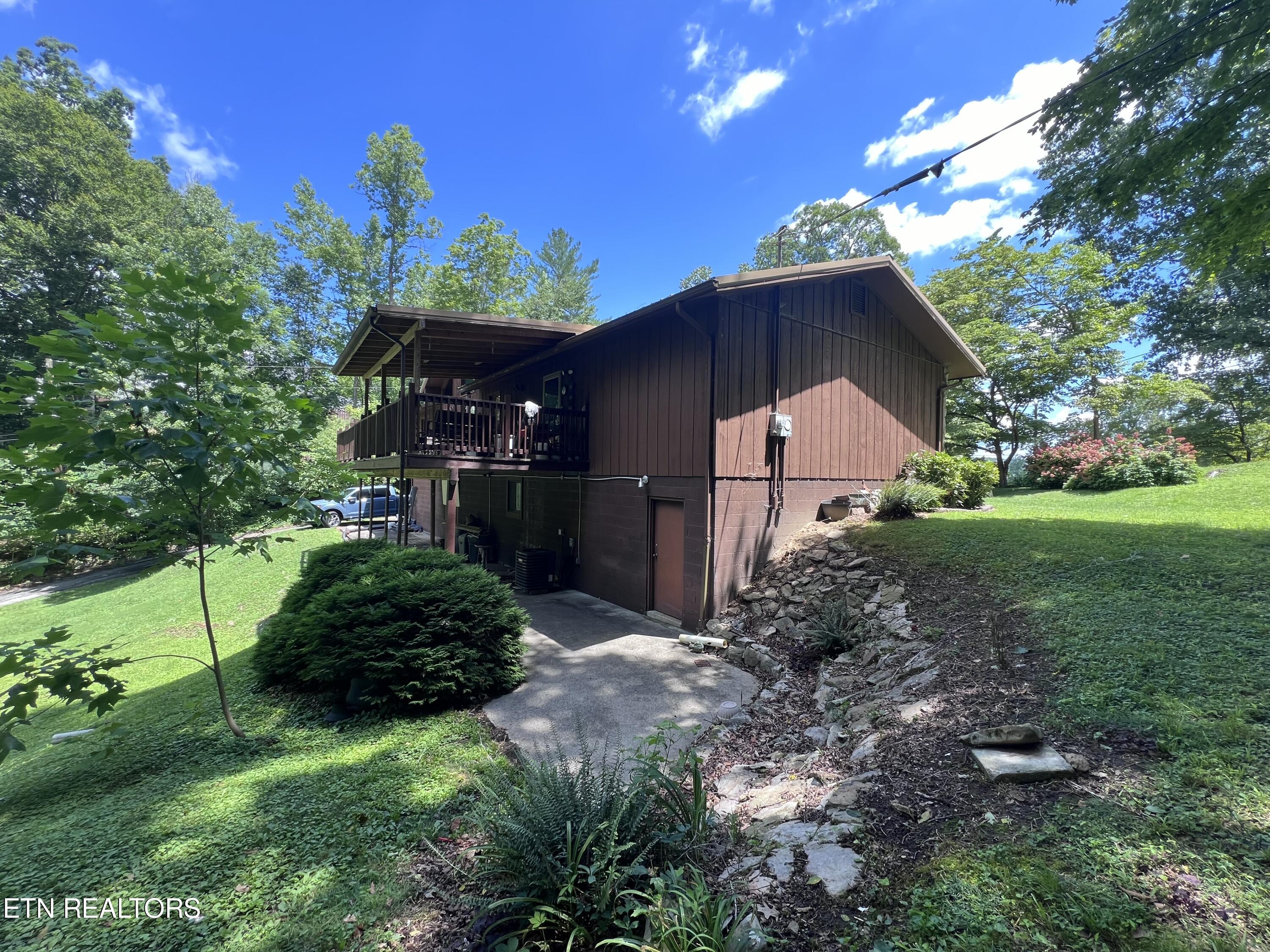 500 Englewood Road Middlesboro, KY 40965 - Photo 5 of 12 IMG_1337