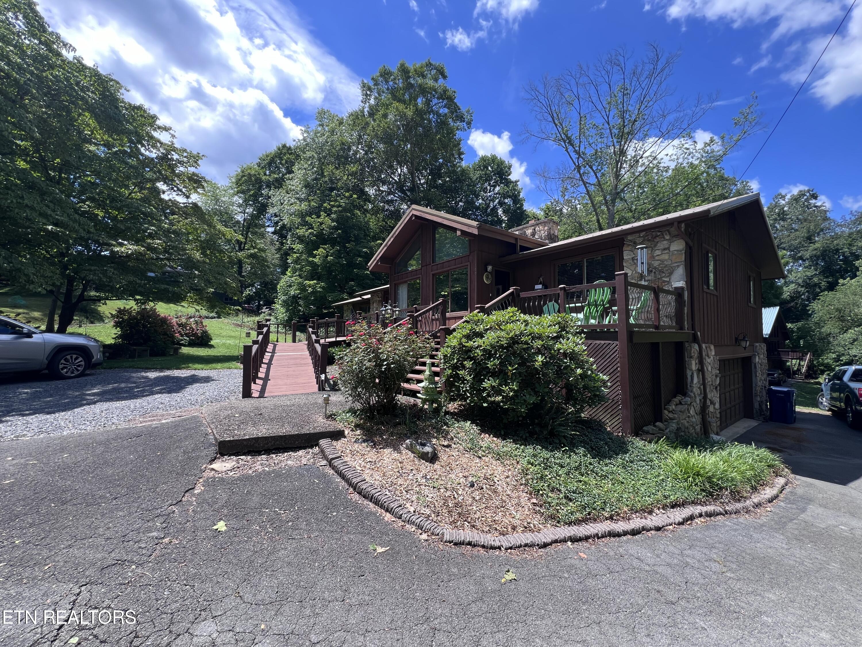 500 Englewood Road Middlesboro, KY 40965 - Photo 7 of 12 IMG_1342