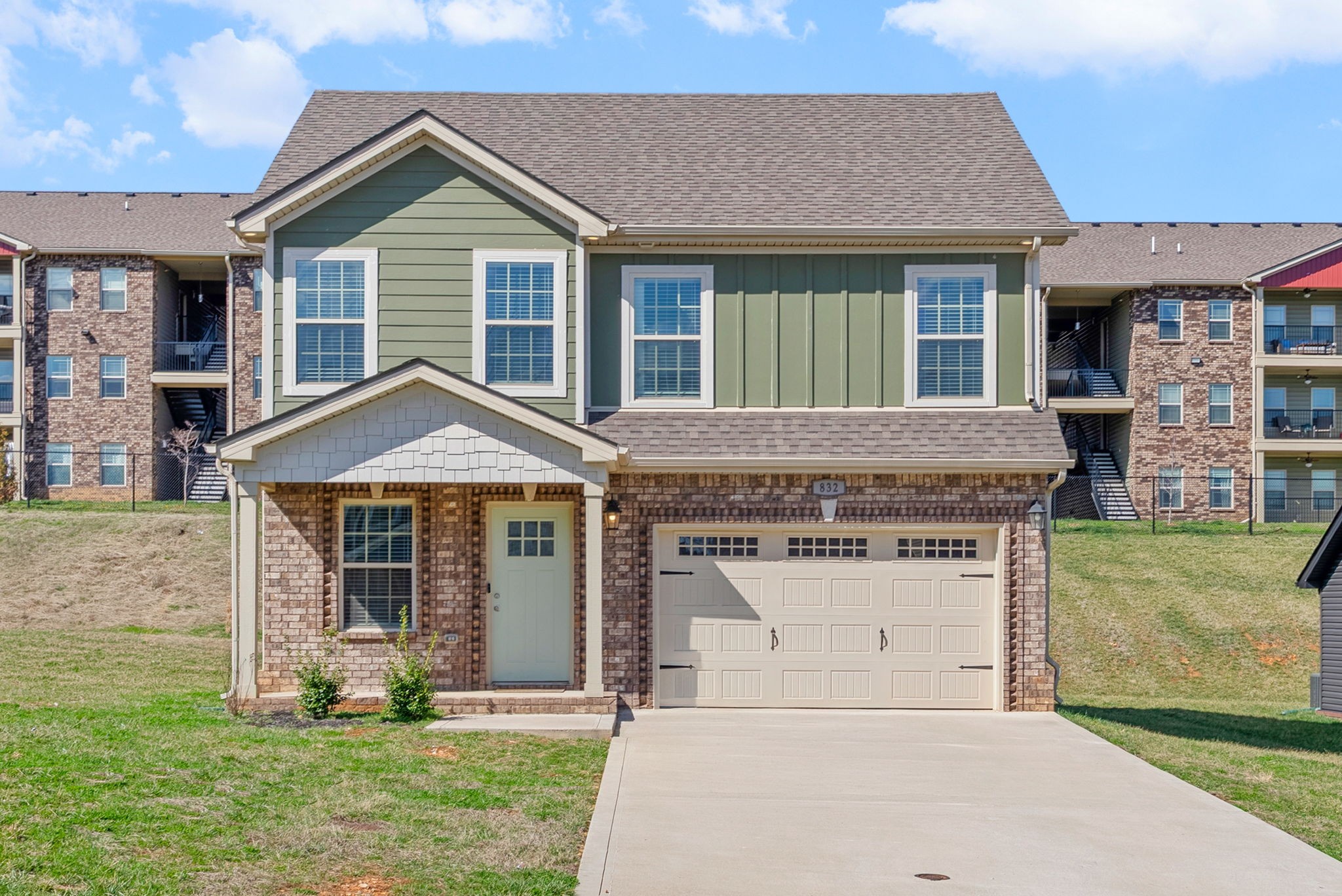 832 Lillian Grace Dr  