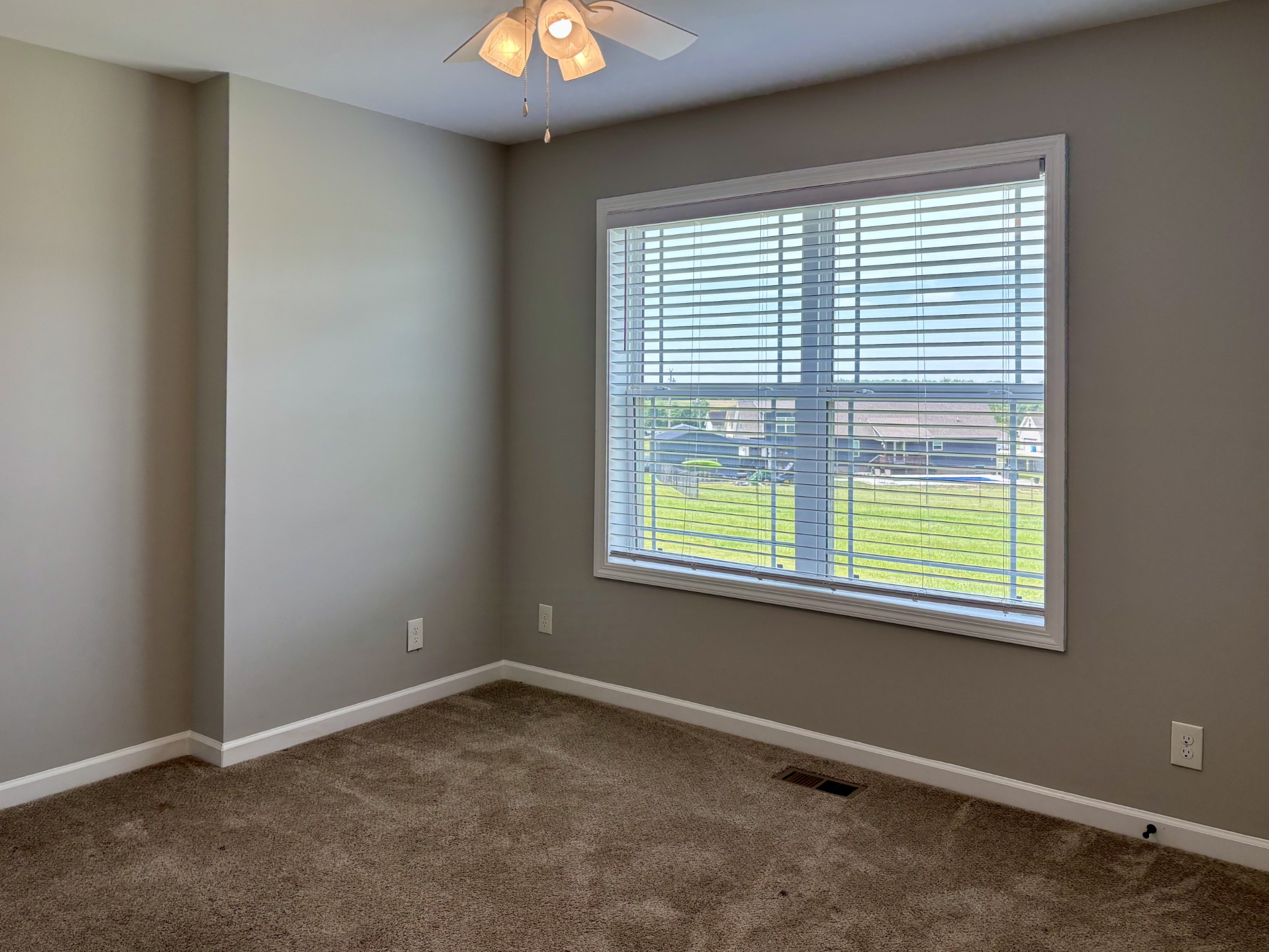 51 Regency Place Manchester, TN 37355 - Photo 19 of 27 an empty room with a window