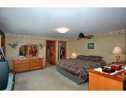 102 Oakhurst Road Pittsburgh, PA 15215 - Photo 6 of 16 Master Bedroom. This large and functional master suite offers a large walk in closet, sitting area and bath complete with shower and garden tub.