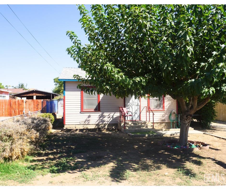 a view of a backyard of the house