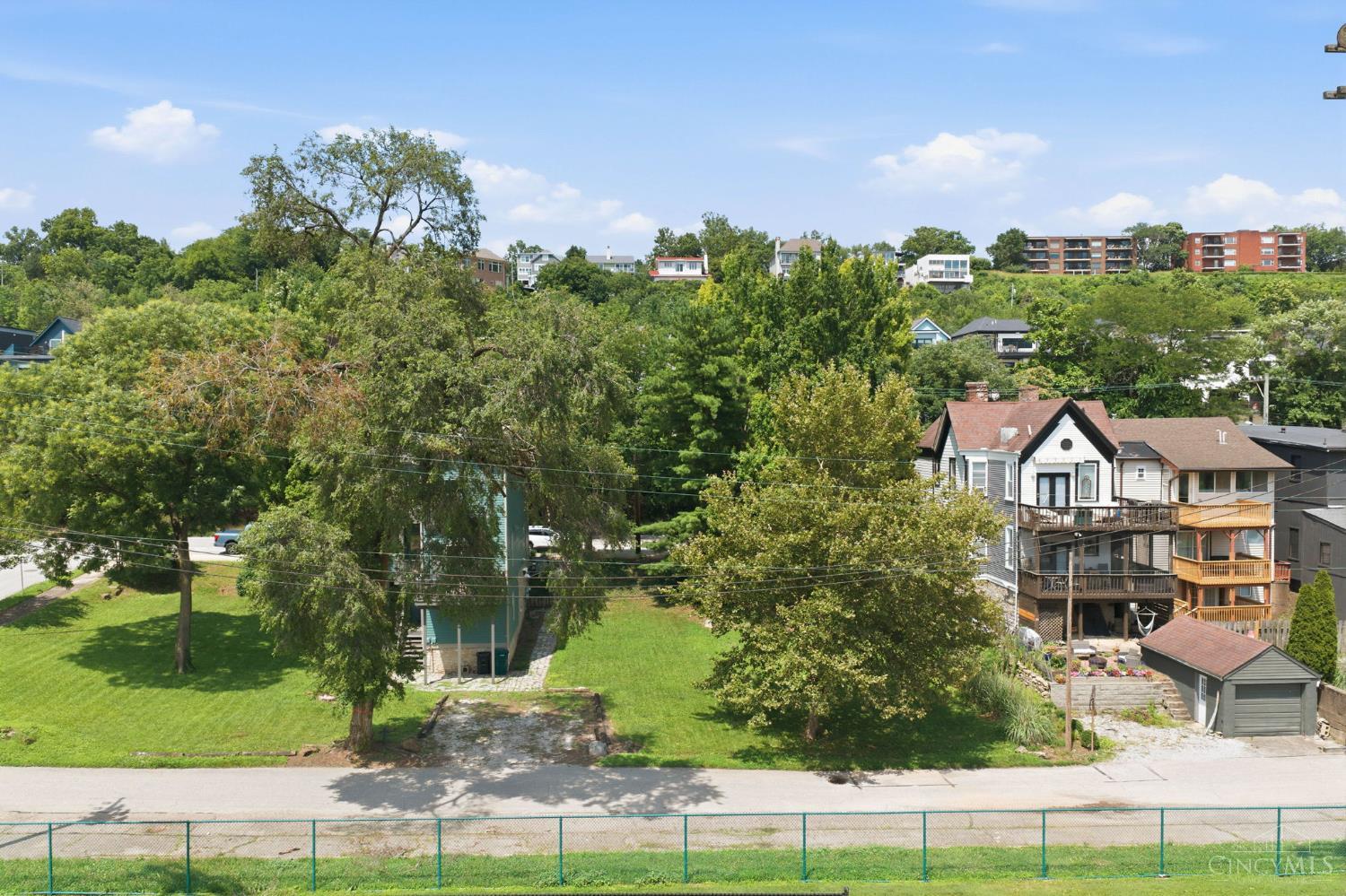 3035 Riverside Drive Cincinnati, OH 45226 - Photo 3 of 9