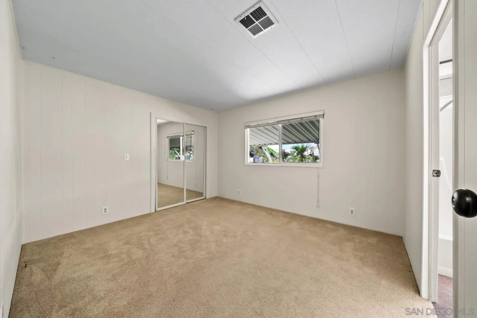 9500 Harritt Road, Unit 198 Lakeside, CA 92040 - Photo 28 of 48 an empty room with windows