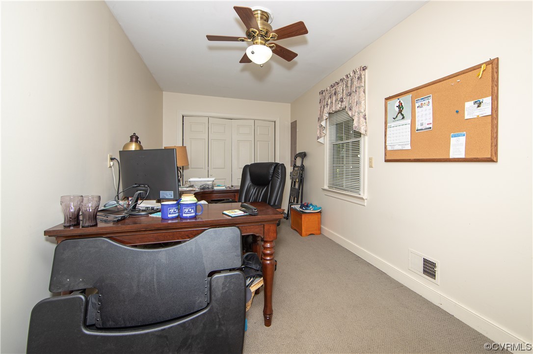 2620 Salisbury Road Midlothian, VA 23113 - Photo 17 of 36 a workspace with furniture and lamp