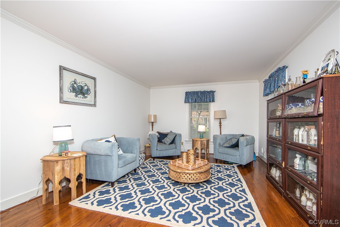 2620 Salisbury Road Midlothian, VA 23113 - Photo 6 of 36 a living room with furniture and a book shelf