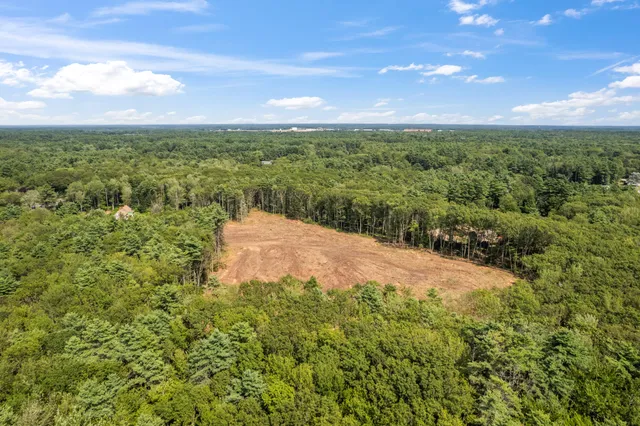 $924,000 | 32 Village Circle, Augusta, ME 04330