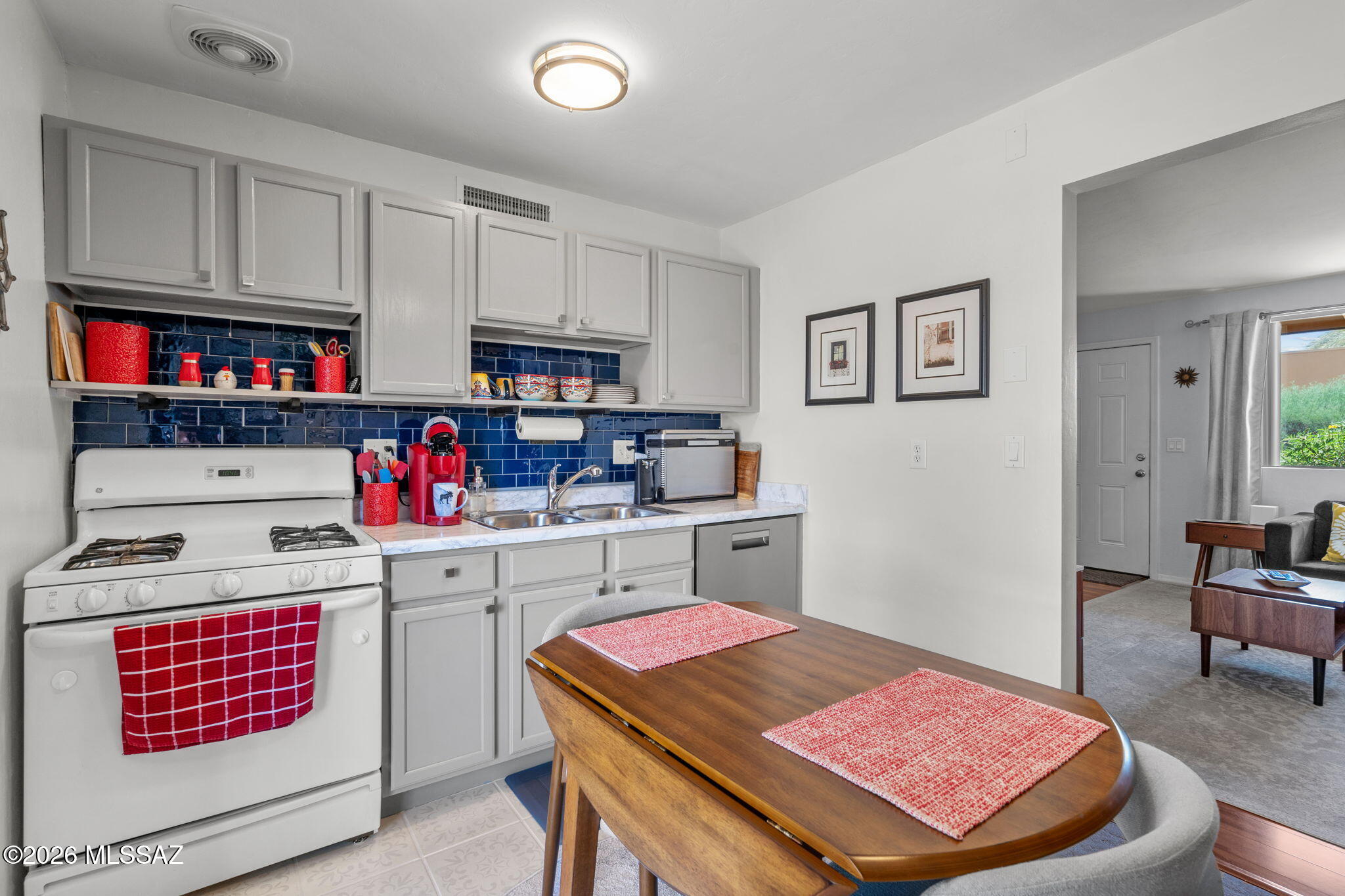 350 North Silverbell Road Tucson, AZ 85745 - Photo 8 of 21 Kitchen