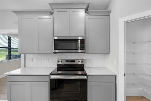 $569,900 | 13501 Walden Sheffield Road, Dover, FL 33527