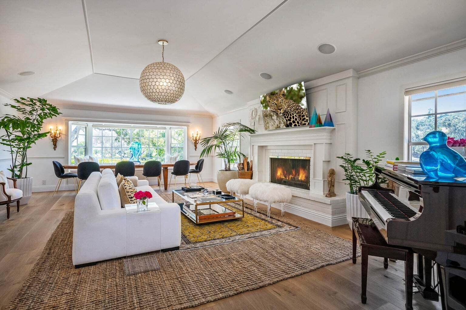 7110 Gobernador Canyon Road Carpinteria, CA 93013 - Photo 2 of 10 Living Room