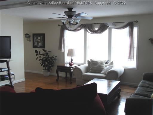 20 Beane Ridge Road Charleston, WV 25312 - Photo 5 of 8 Living Room.