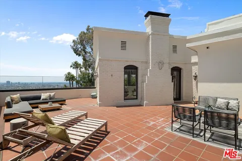 $3,995,000 | 2700 Glendower Avenue, Los Angeles, CA 90027
