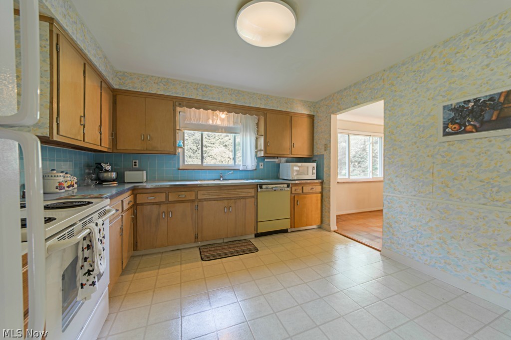 417 Harris Road Richmond Heights, OH 44143 - Photo 2 of 18