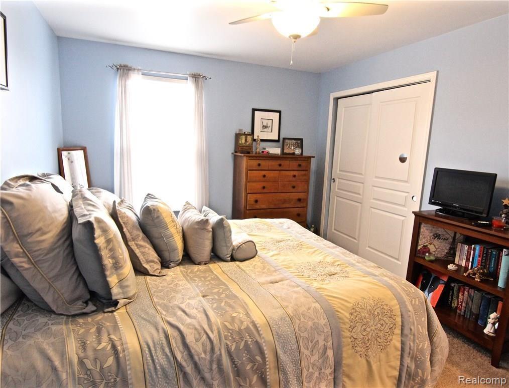 49941 Gracechurch Road Macomb, MI 48044 - Photo 22 of 30 IMG_4247.jpg