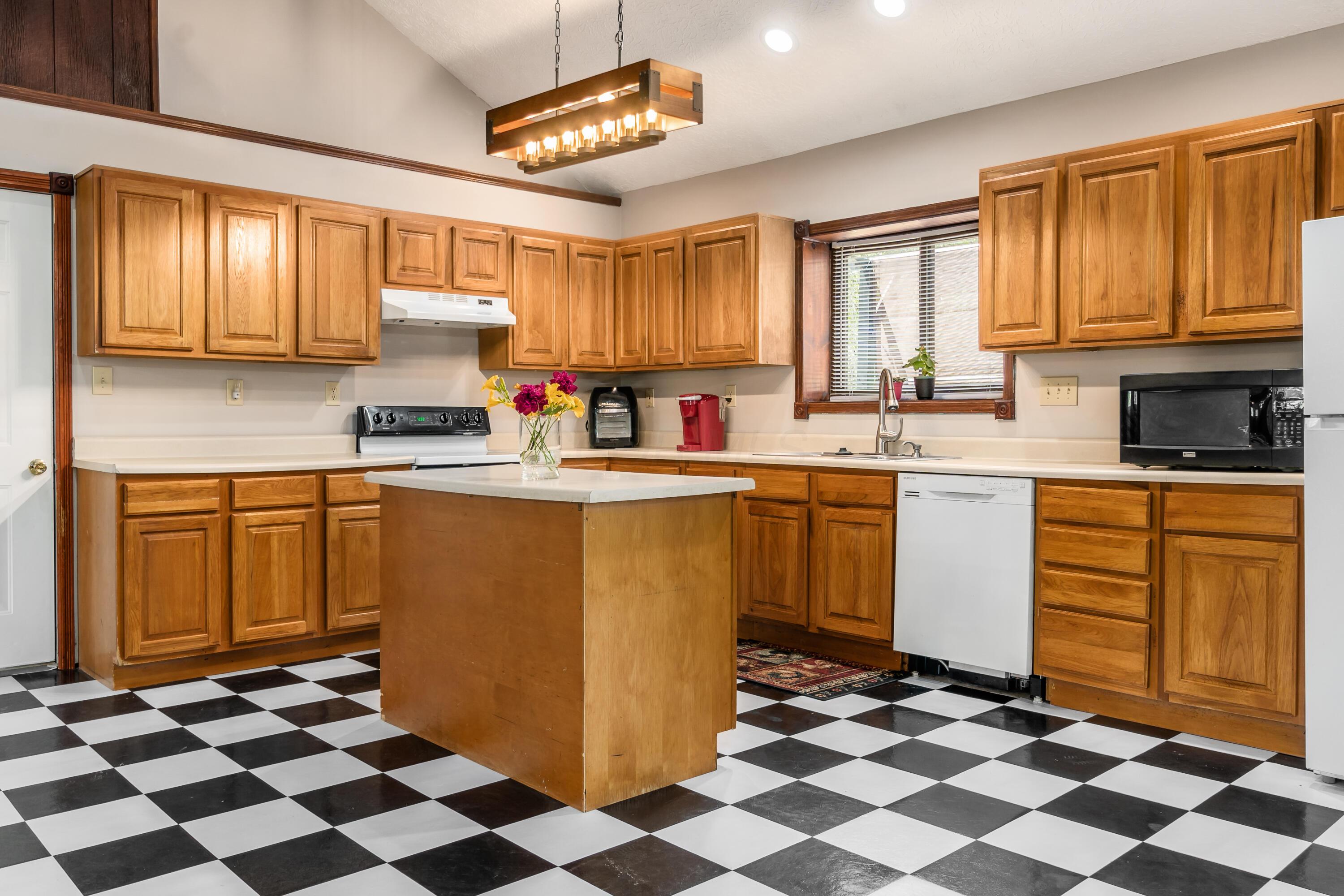5795 Royalton Road Southwest Lancaster, OH 43130 - Photo 13 of 49 Open kitchen