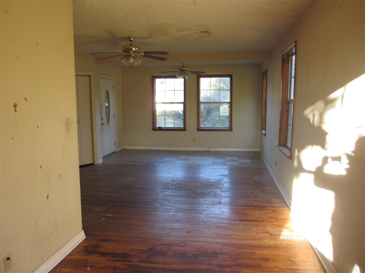 107 Payne Road Pensacola, FL 32507 - Photo 3 of 30 Gallery Image 3