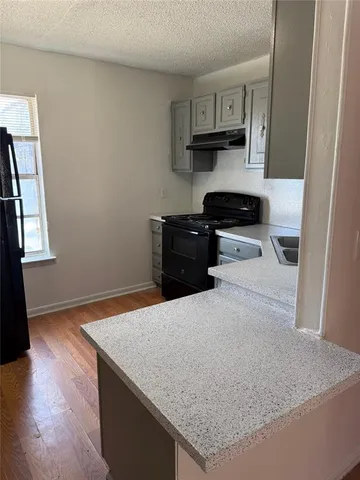 $900 | 830 North Lancaster Avenue, Dallas, TX 75203