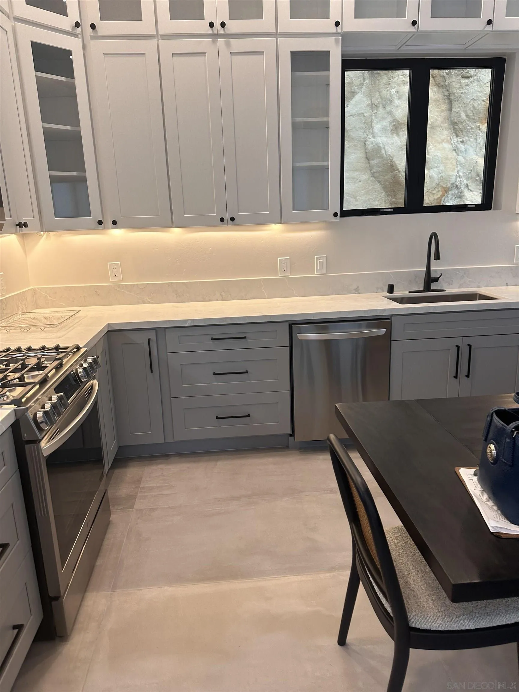 341 Hidden Pines Road Del Mar, CA 92014 - Photo 5 of 12