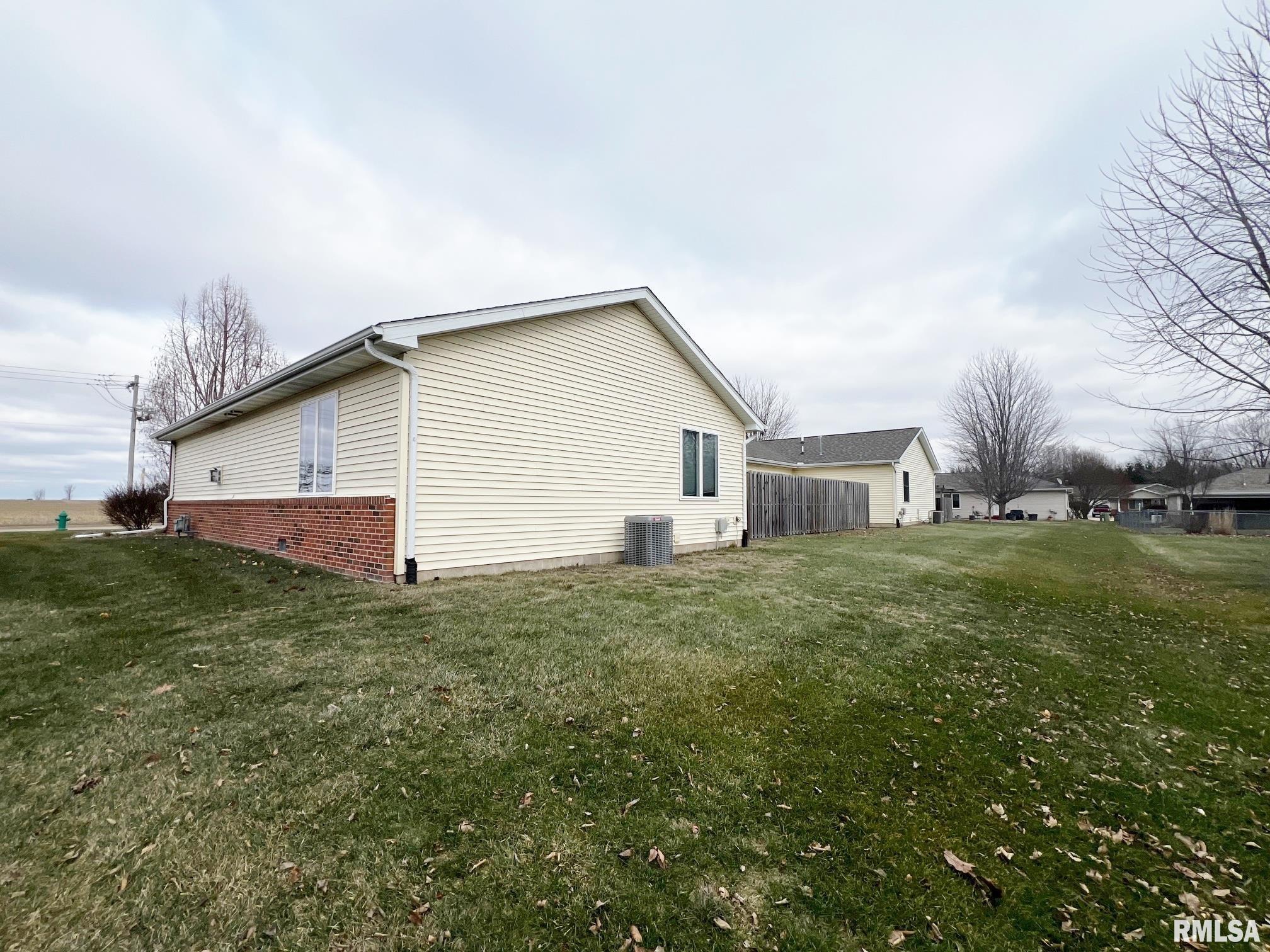130 West Cruger Road Washington, IL 61571 - Photo 4 of 17