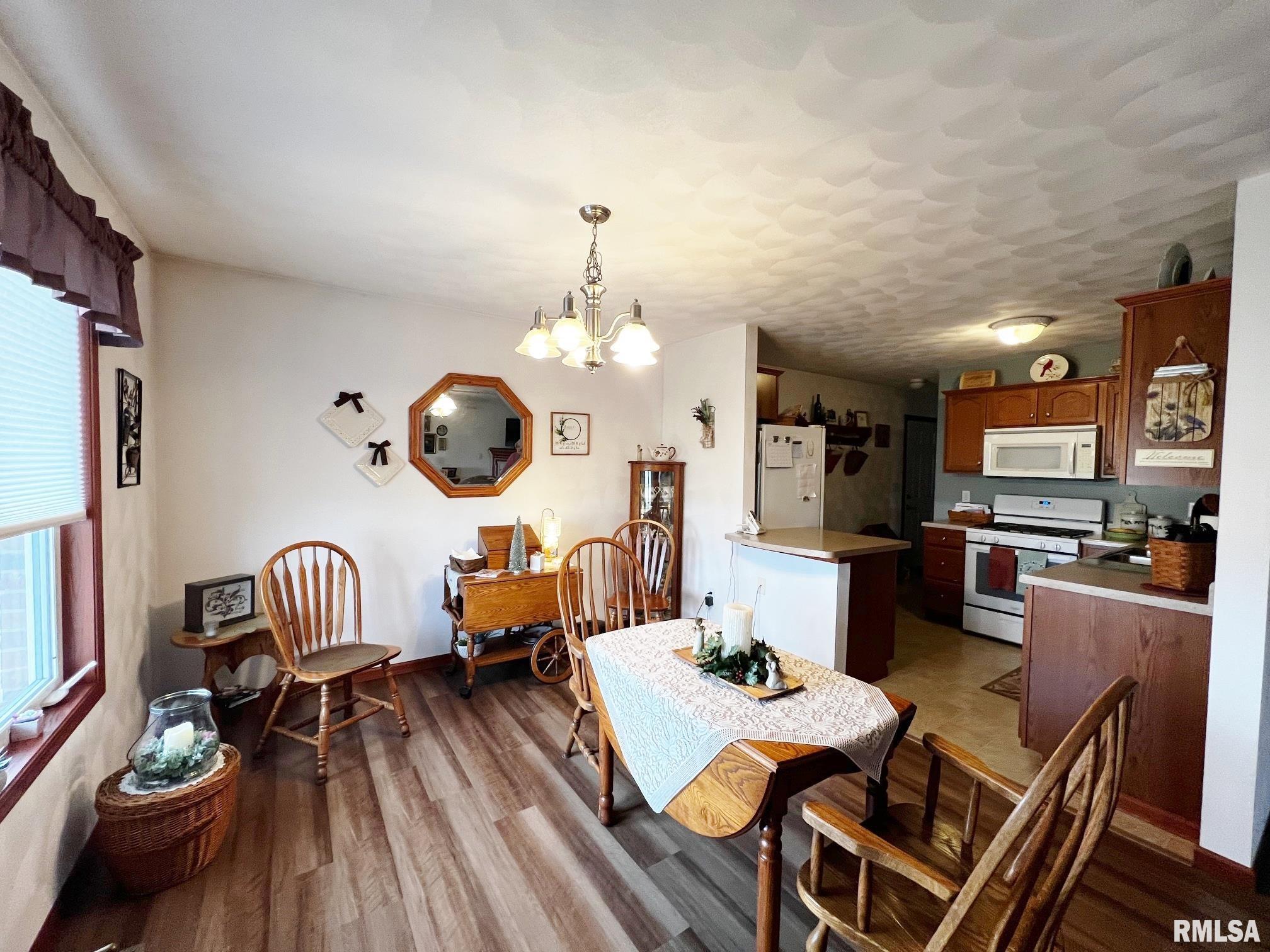 130 West Cruger Road Washington, IL 61571 - Photo 8 of 17