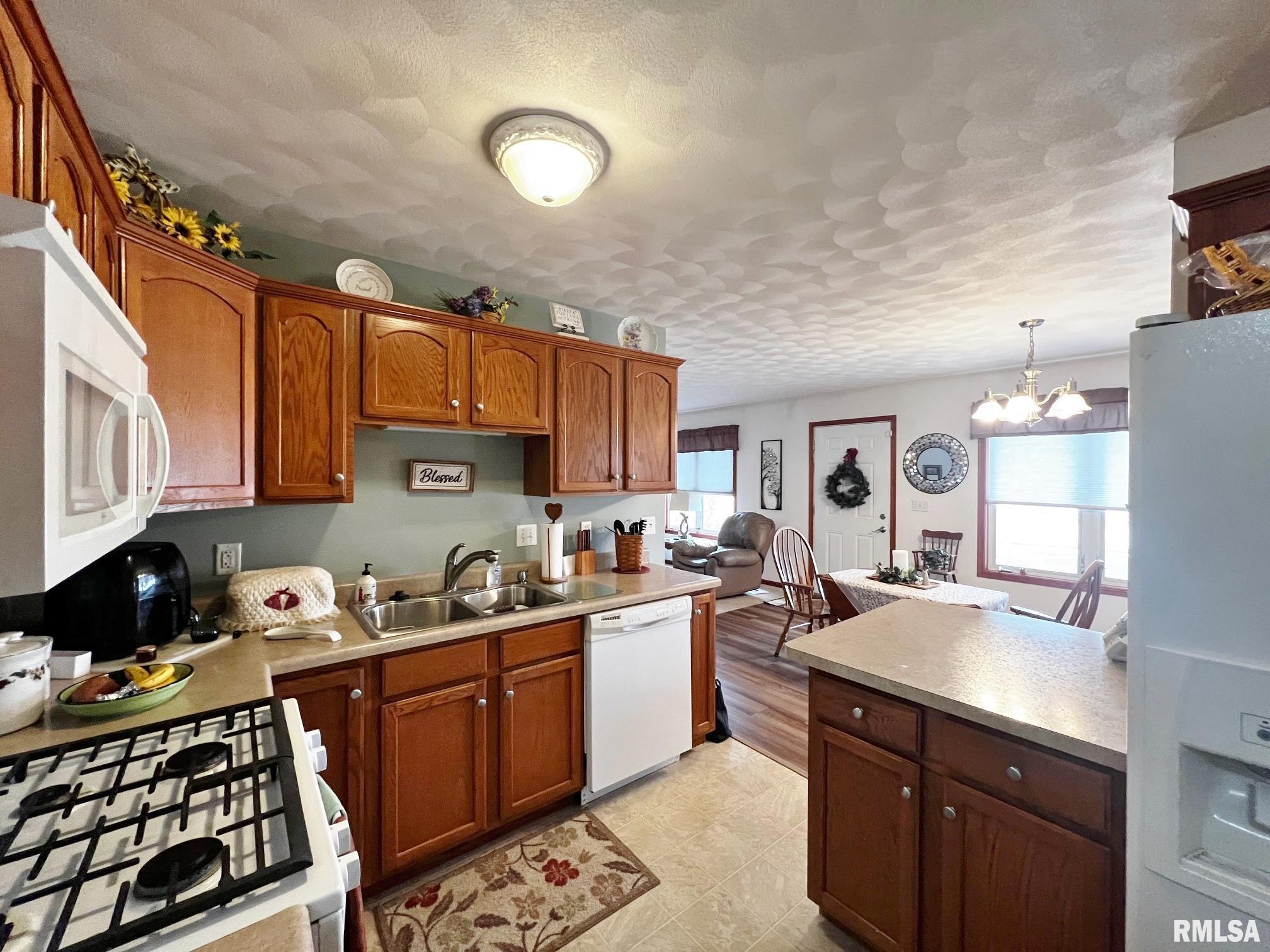 130 West Cruger Road Washington, IL 61571 - Photo 10 of 17