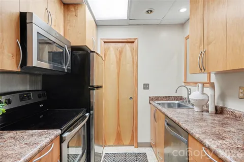 a picture of a bathroom