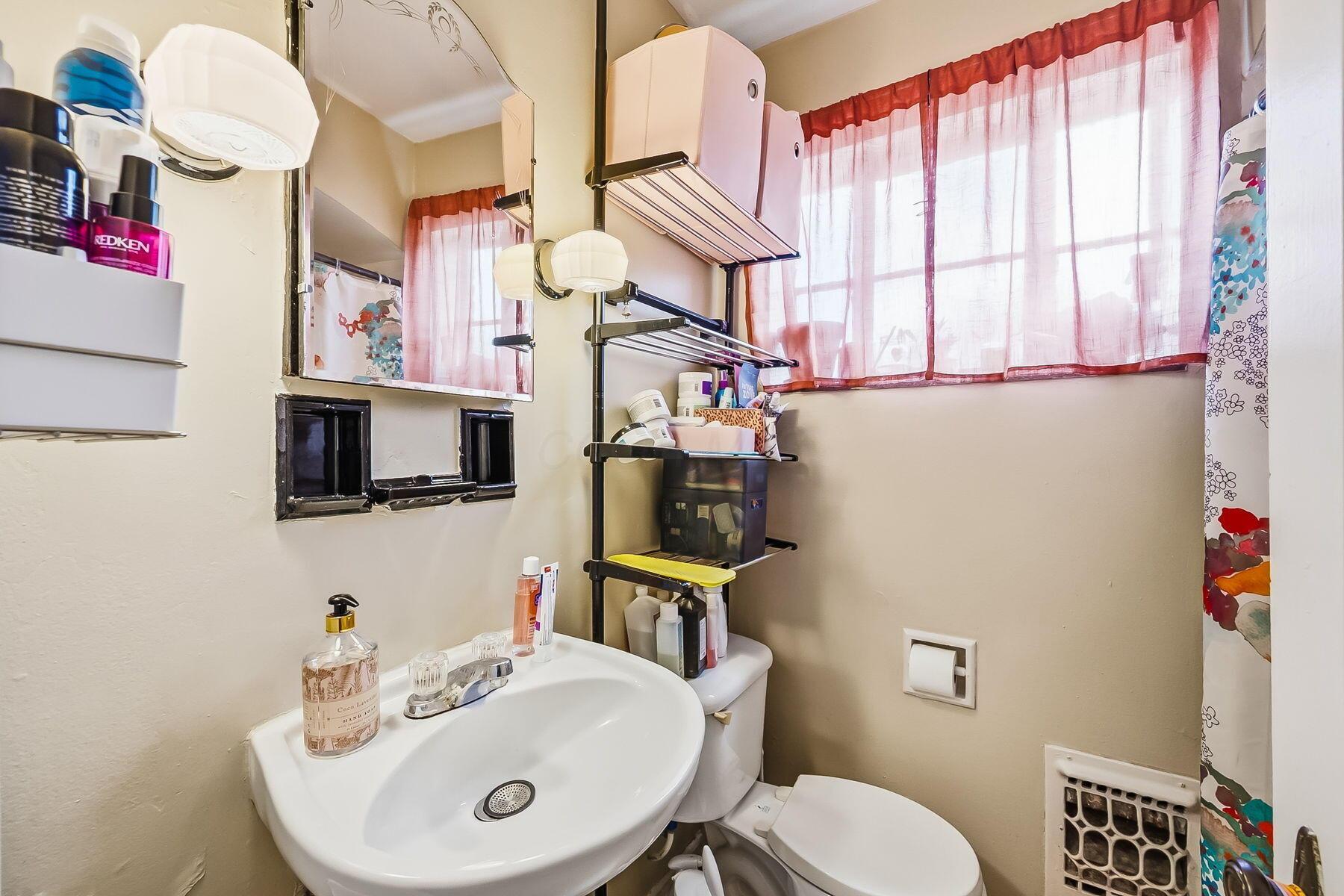 1756 Wyandotte Road Columbus, OH 43212 - Photo 21 of 41 21-web-or-mls-1756 Wyandotte Rd-121