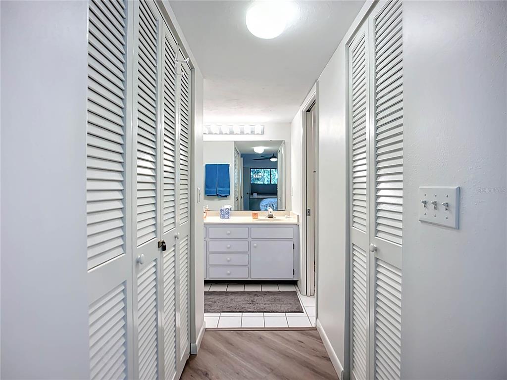 1508 Pelican Cove Road, Unit GR232 Sarasota, FL 34231 - Photo 20 of 54 a bathroom with a bathtub and a sink