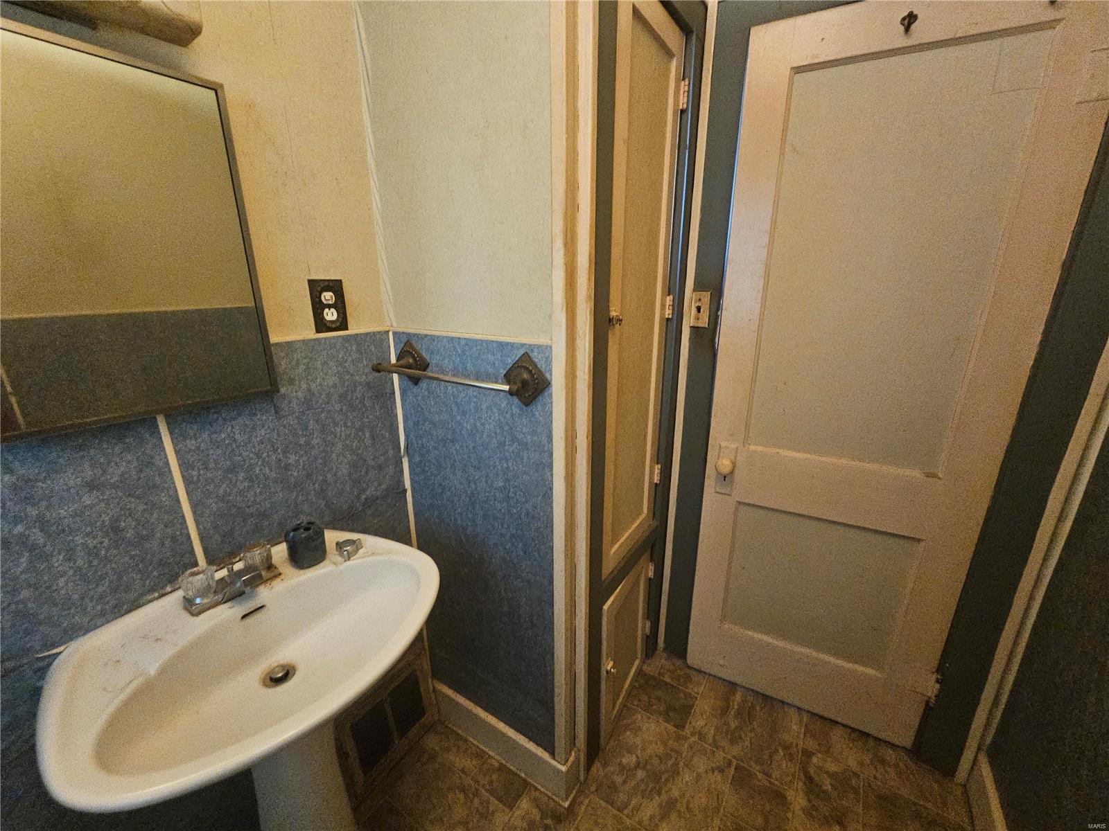 1418 Main Street South Roxana, IL 62087 - Photo 13 of 21