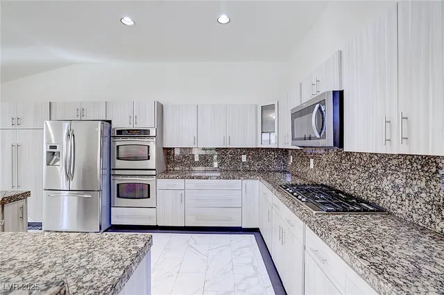 $2,800 | 373 Kenya Road, Las Vegas, NV 89123