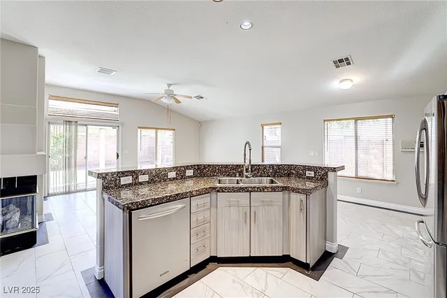 $2,800 | 373 Kenya Road, Las Vegas, NV 89123