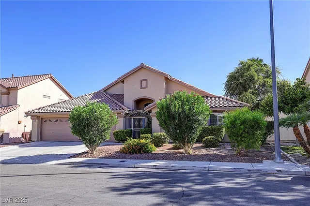 $2,800 | 373 Kenya Road, Las Vegas, NV 89123