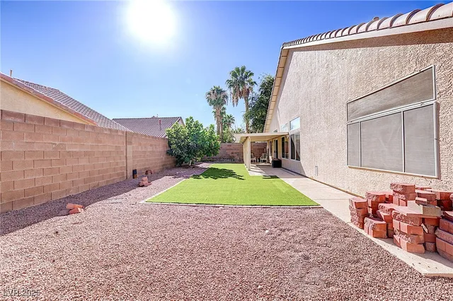 $2,800 | 373 Kenya Road, Las Vegas, NV 89123