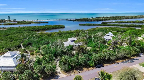 $995,000 | 5000 Lemon Bay Drive, Venice, FL 34293
