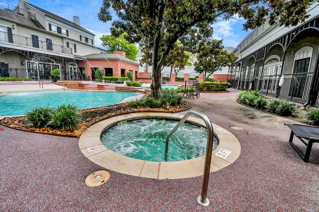 $1,970 | 3003 Memorial Court, Unit 2425, Houston, TX 77007