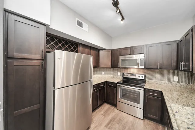 $1,970 | 3003 Memorial Court, Unit 2425, Houston, TX 77007