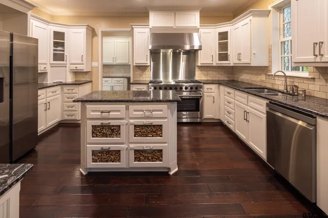 $699,900 | 3618 Trailwood Court, Tyler, TX 75707