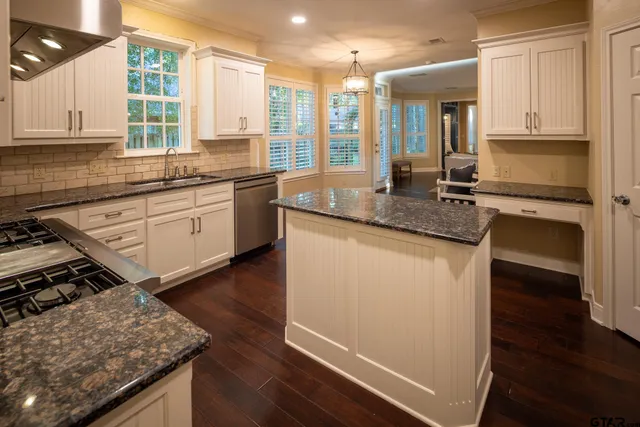 $699,900 | 3618 Trailwood Court, Tyler, TX 75707