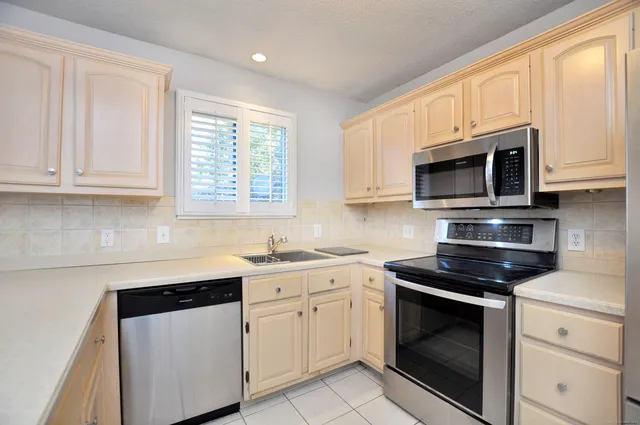 $280,000 | 278 Heritage Village, Unit B, Southbury, CT 06488